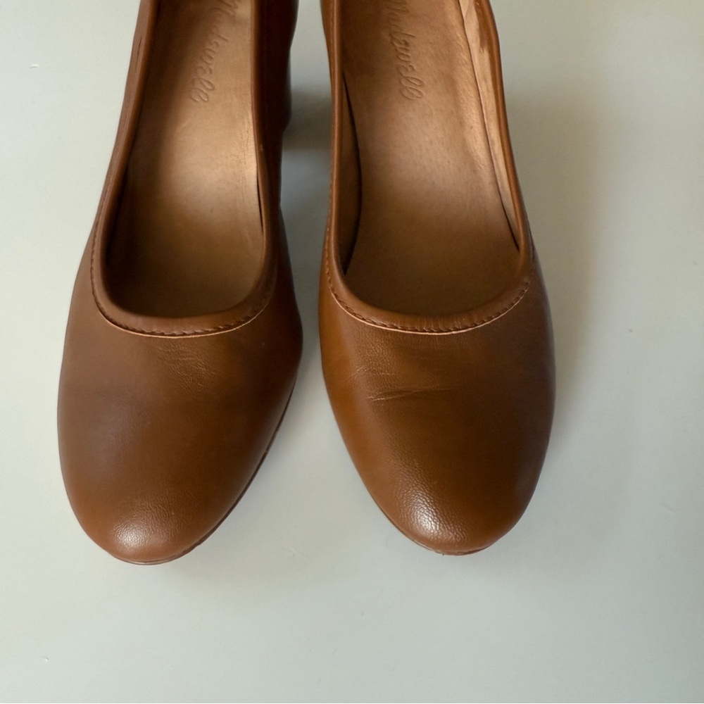MADEWELL | The Reid Pump in English Saddle Leather - Picture 4 of 10